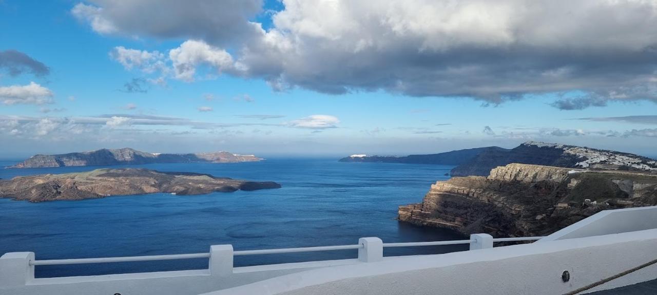 Santorini Pleasure Studios Fira  Exterior foto